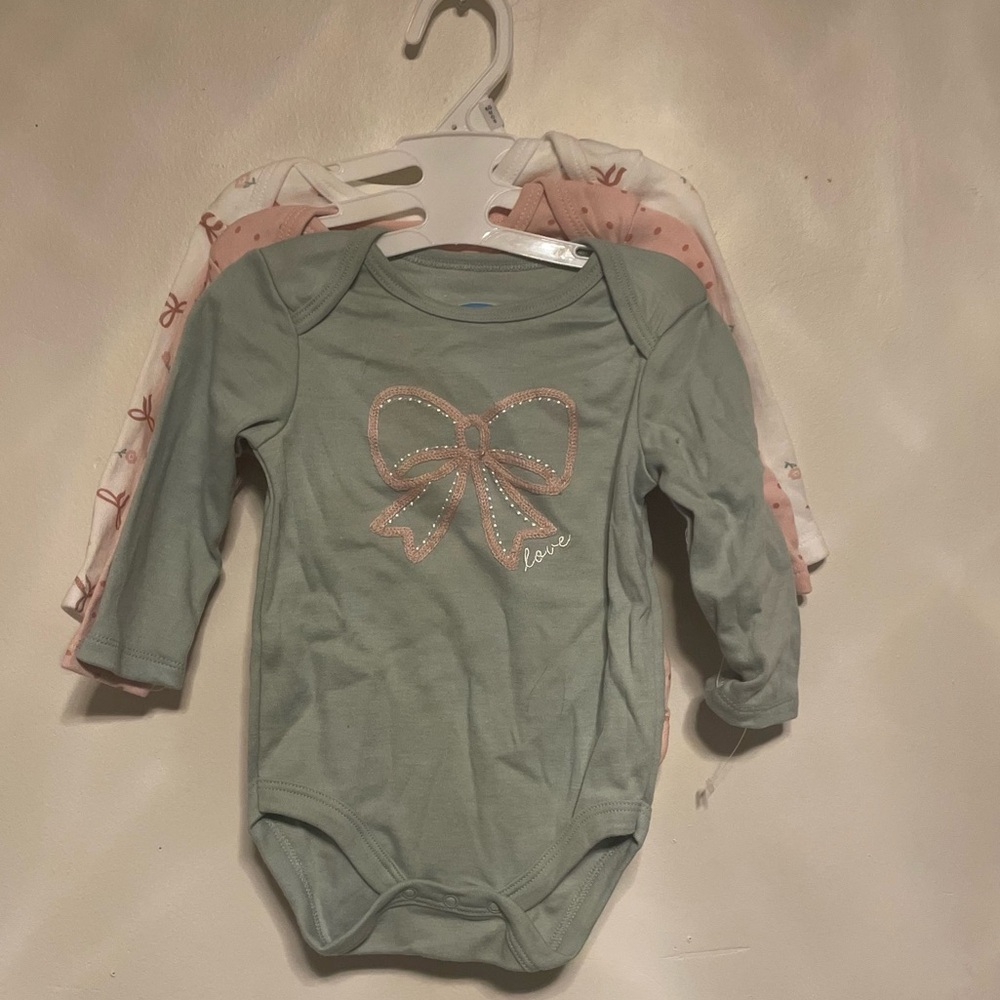 Bon Bebe- 3 piece bow bodysuit set. 6-9 months